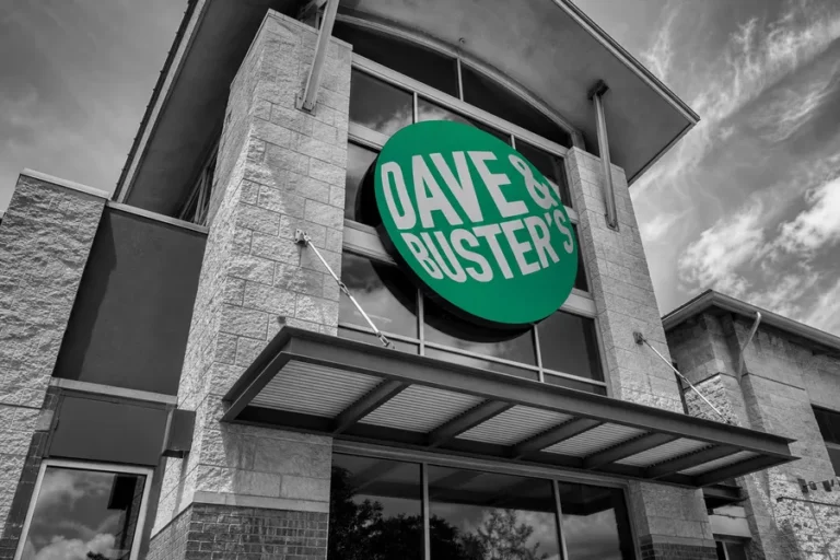 Dave & Buster's sales decline illustration